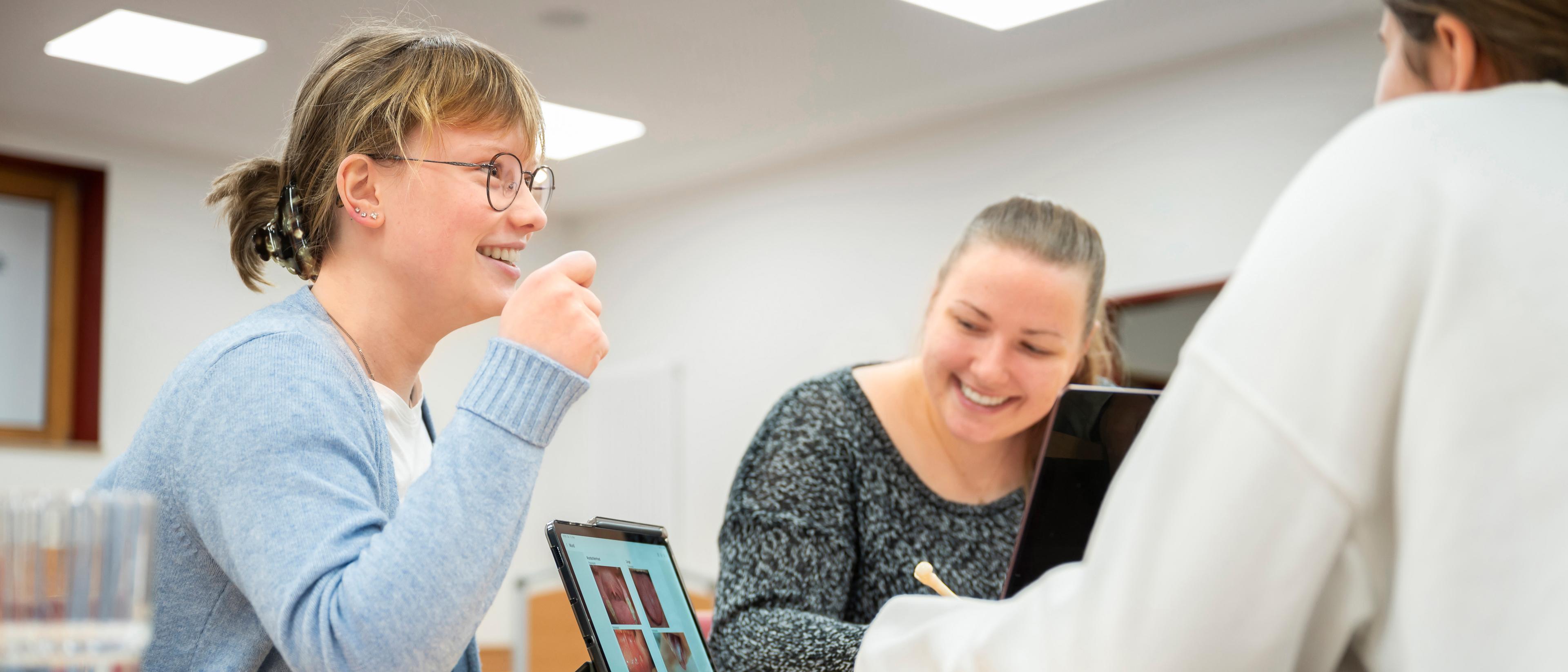 AKADEMIE ST. FRANZISKUS Katholische Bildungsstätte im ­ Sozial- und Gesundheitswesen GmbH